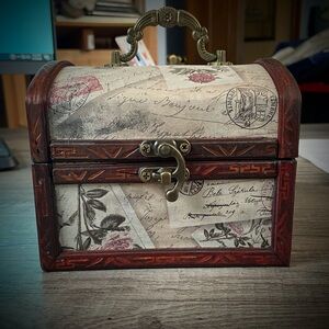 Hobby Lobby Vintage Style Decorative Box - Brown and Cream